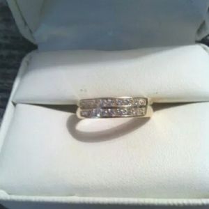 14kt yellow gold w diamonds